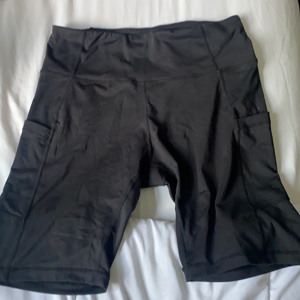 Biker shorts with pockets